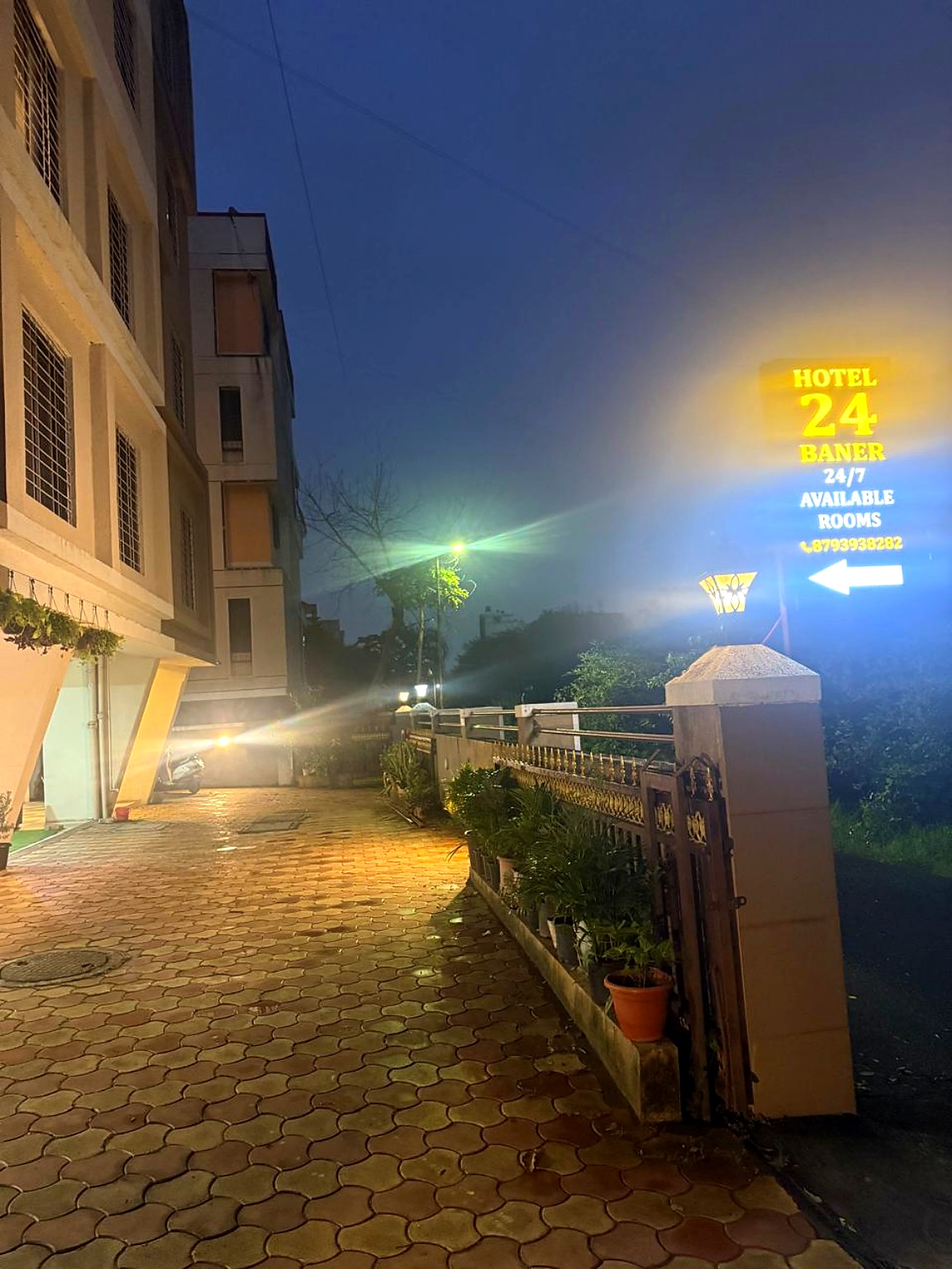 Hotel Surroundings & Parking